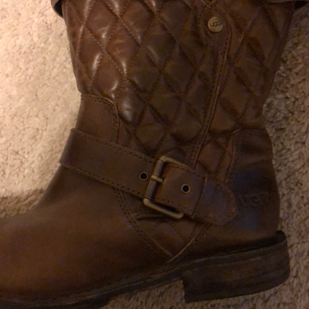Ladies ugg leather brown boots size 6.5